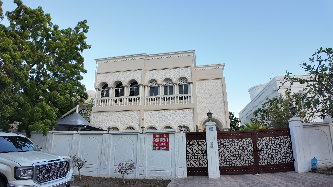 Luxury Villa — Shatti Al Qurum — photo 5