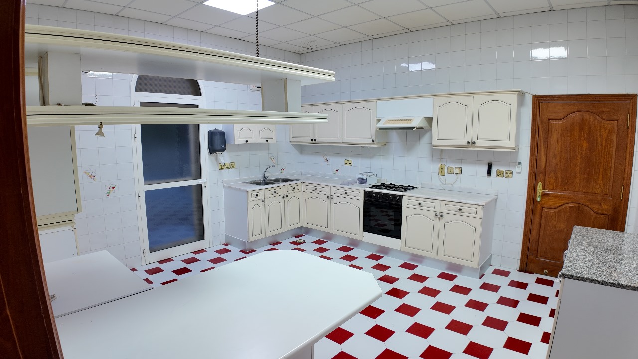 Luxury Villa — Shatti Al Qurum — photo 7