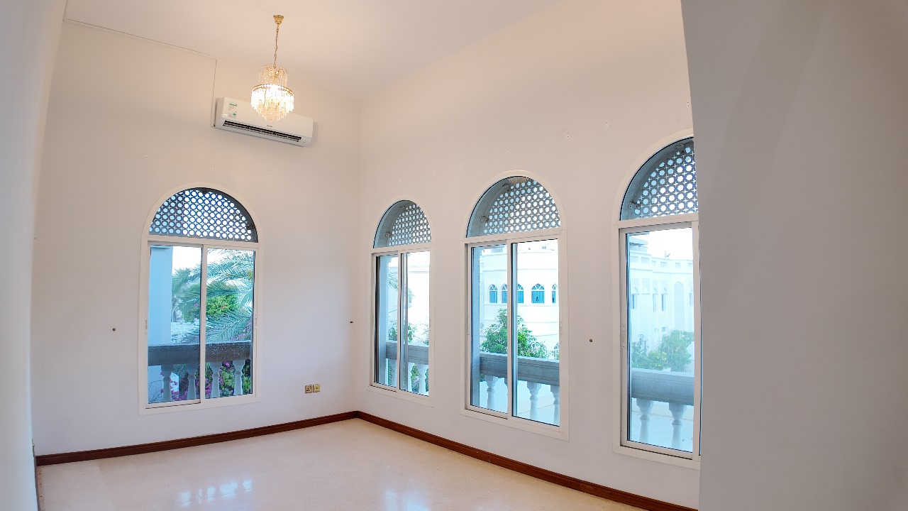 Luxury Villa — Shatti Al Qurum — photo 9